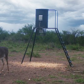 Alimentador solar con escalera ancha